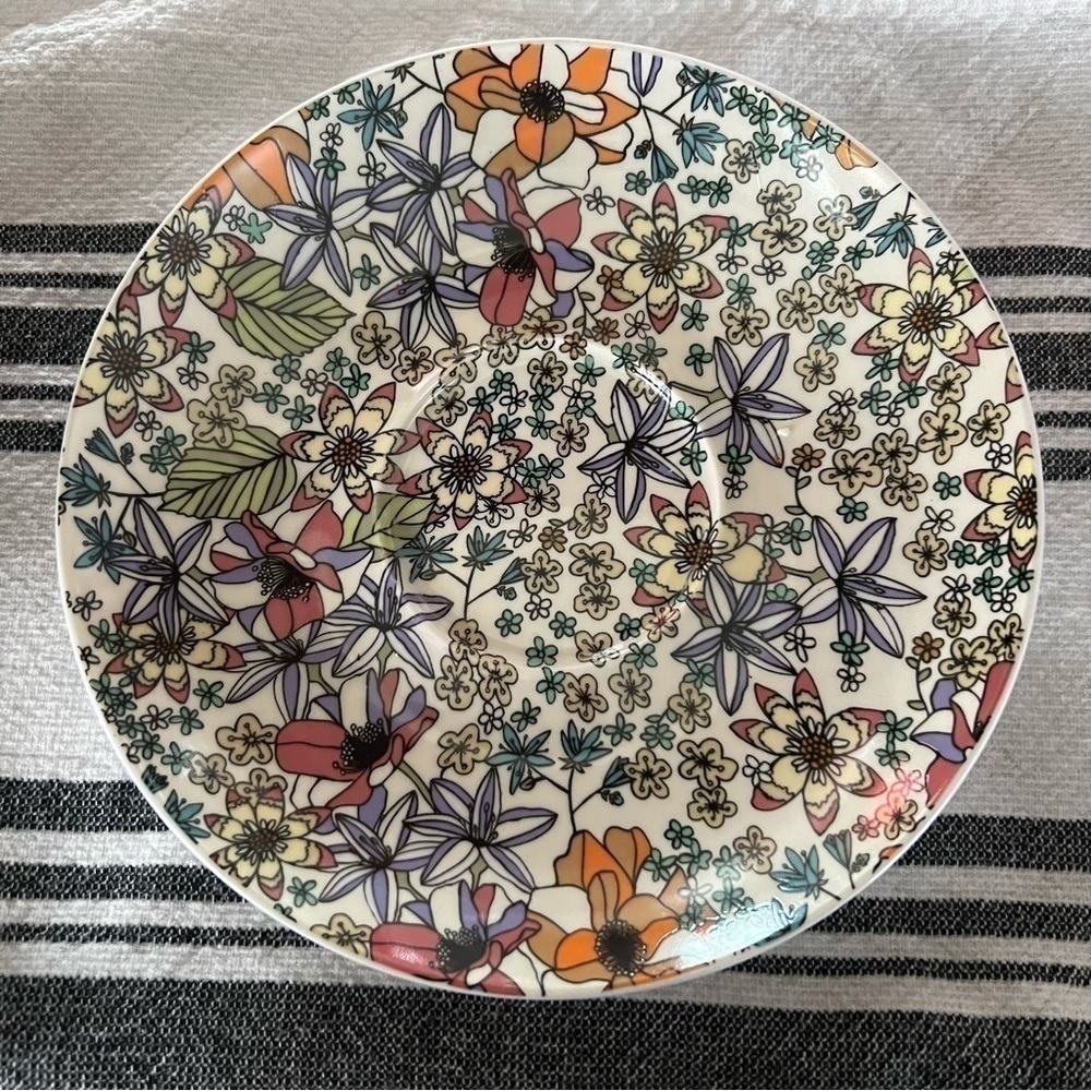 Coastline Imports Gracie China Tea Cup and Plate - Picture 5 of 6